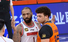CCTV5直播，滬粵男籃一戰決勝負，洛夫頓爆發(fā)，胡明軒救贖。