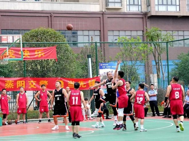 直播吧4月27日訊  NBA季后賽首輪G3，勇士主場(chǎng)104-93力克火箭，總比分來(lái)到2-1。